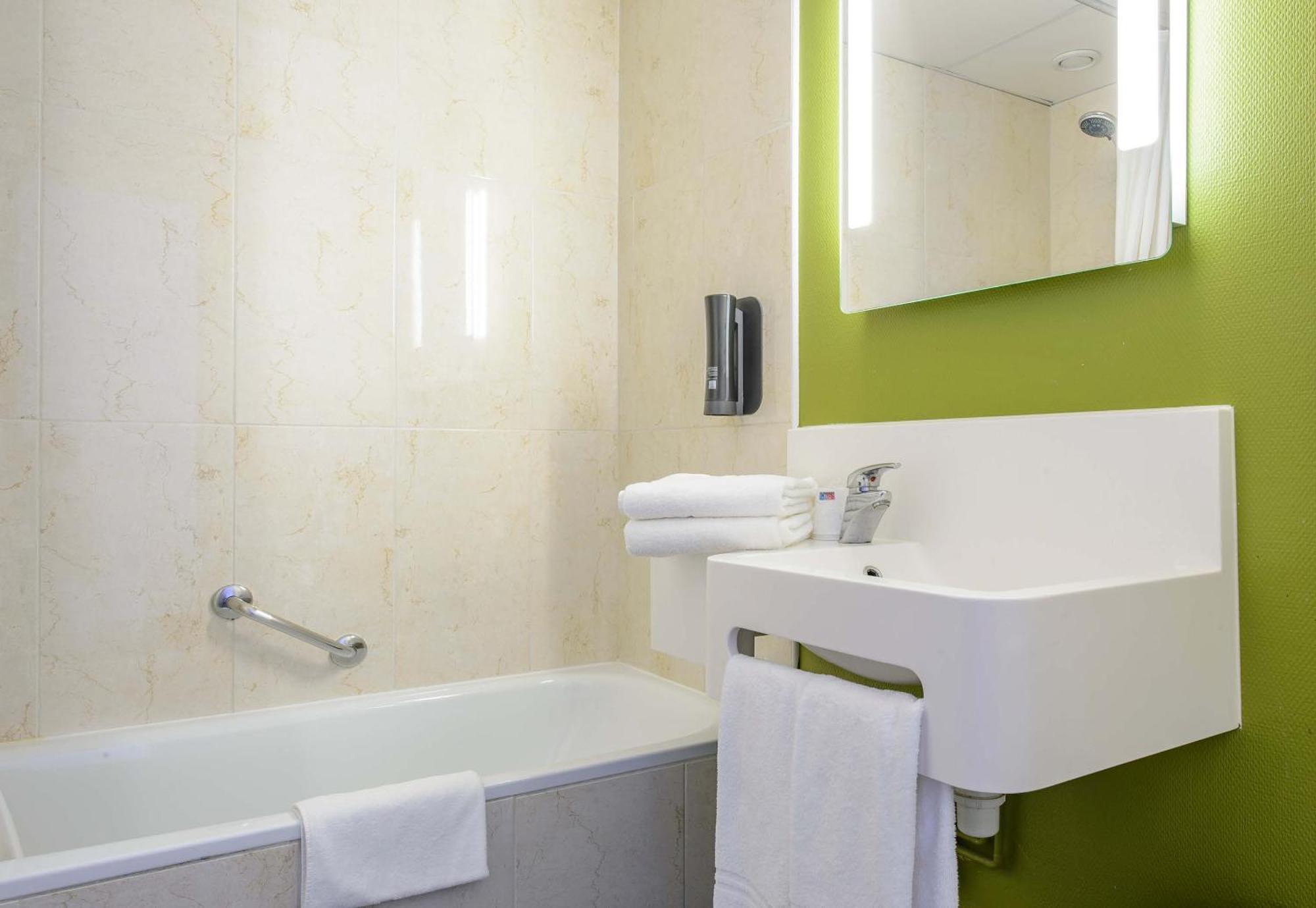 B&B HOTEL Nîmes Ville Active, parking sécurisé gratuit Exterior foto