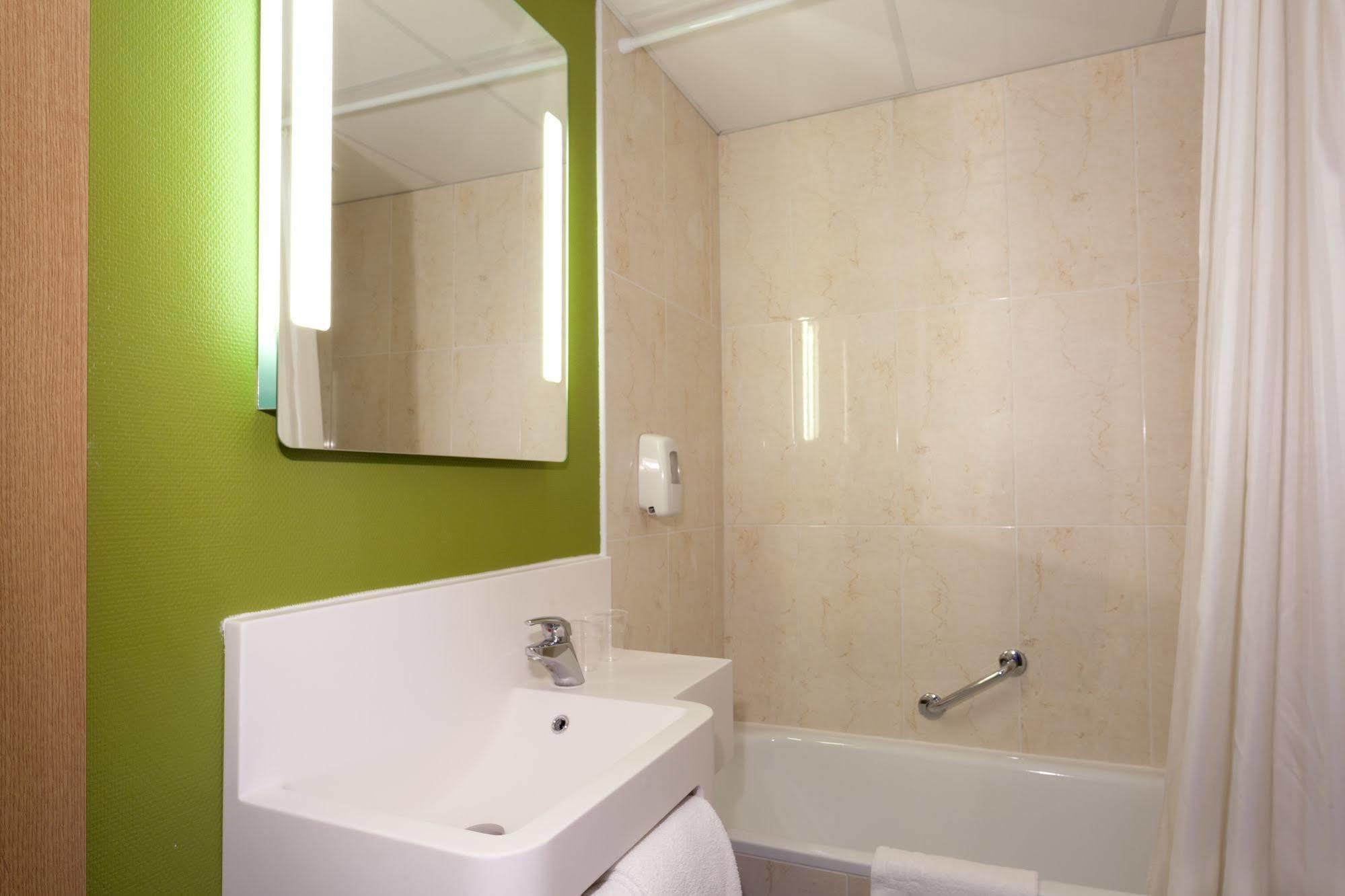 B&B HOTEL Nîmes Ville Active, parking sécurisé gratuit Exterior foto